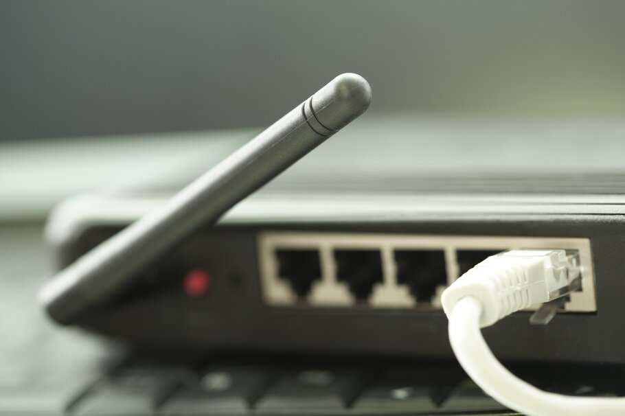 Router mit LED-Anzeigen – technisches Gerät zur Internetverbindung